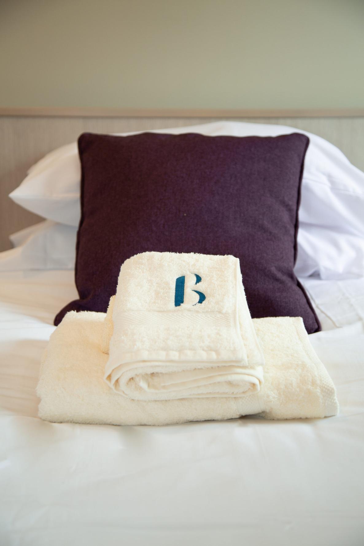 boclair-towels-on-the-bed-2