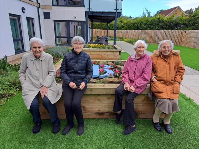 residents-sitting-in-the-garden