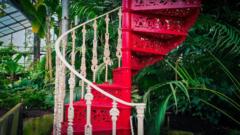 red-spiral-staircase-in-glasgows-botanic-gardens